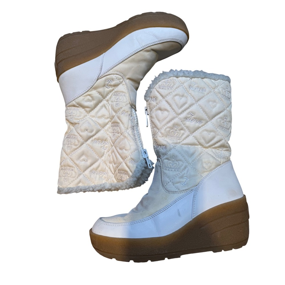 Juicy Couture‎ Quilted Cream Heart Crown Winter Snow Boots Women's size 6 y2k